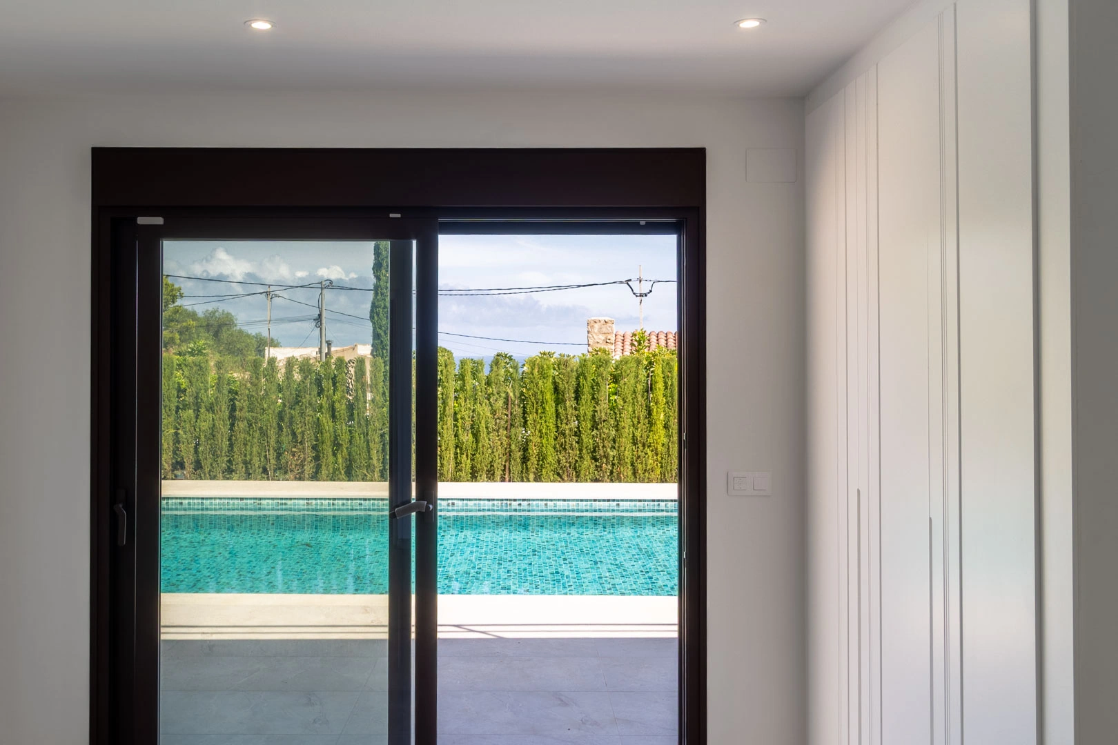 Villa moderna con vistas panorámicas al mar a la venta en Denia