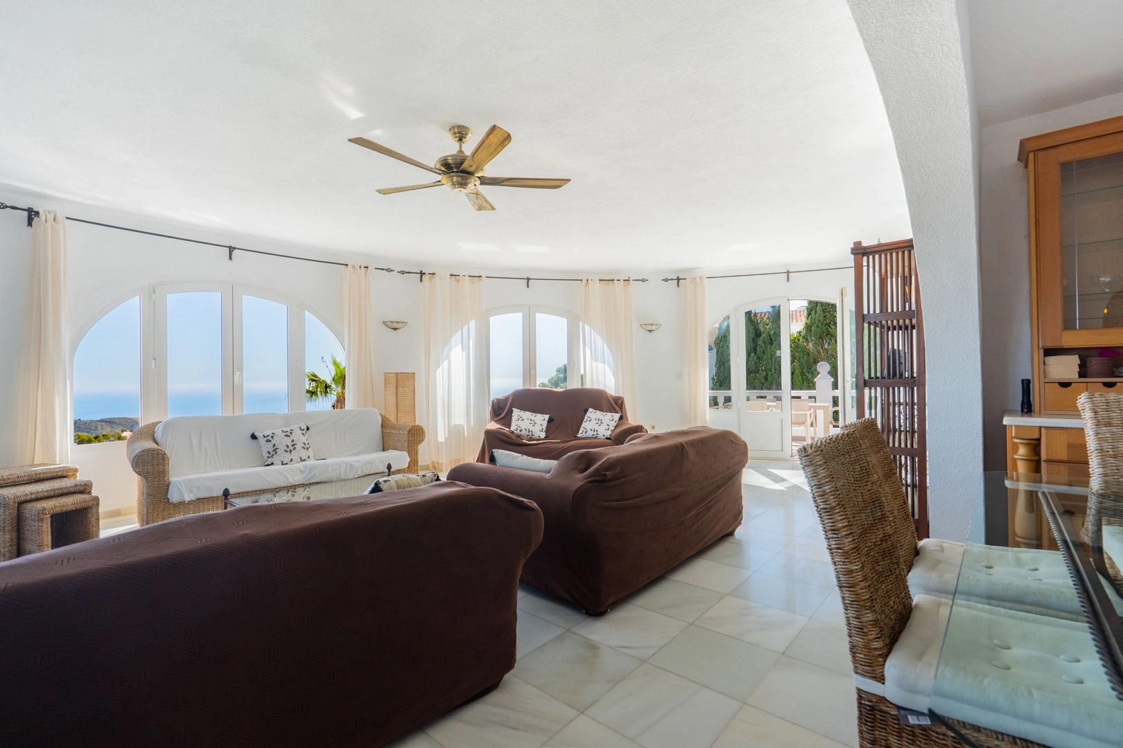 Villa tradizionale esclusiva con spettacolari viste sul mare a Cumbre del Sol