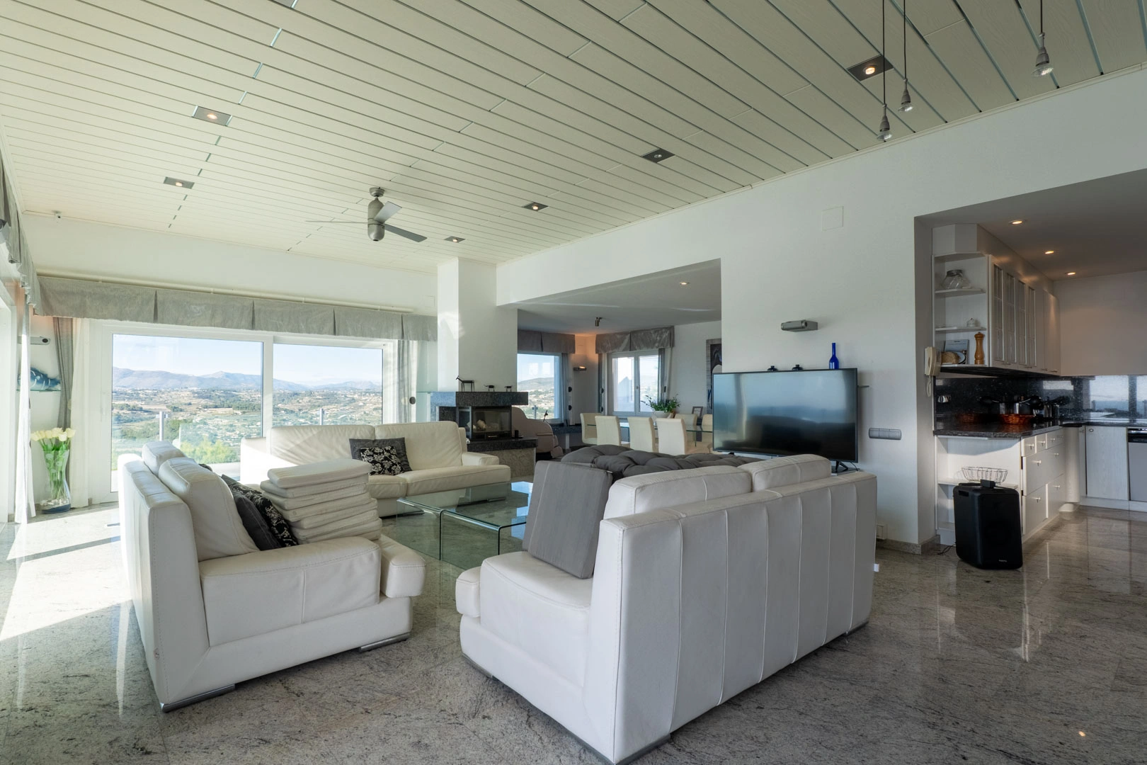 Villa moderna con espectaculares vistas al mar a la venta en moraira