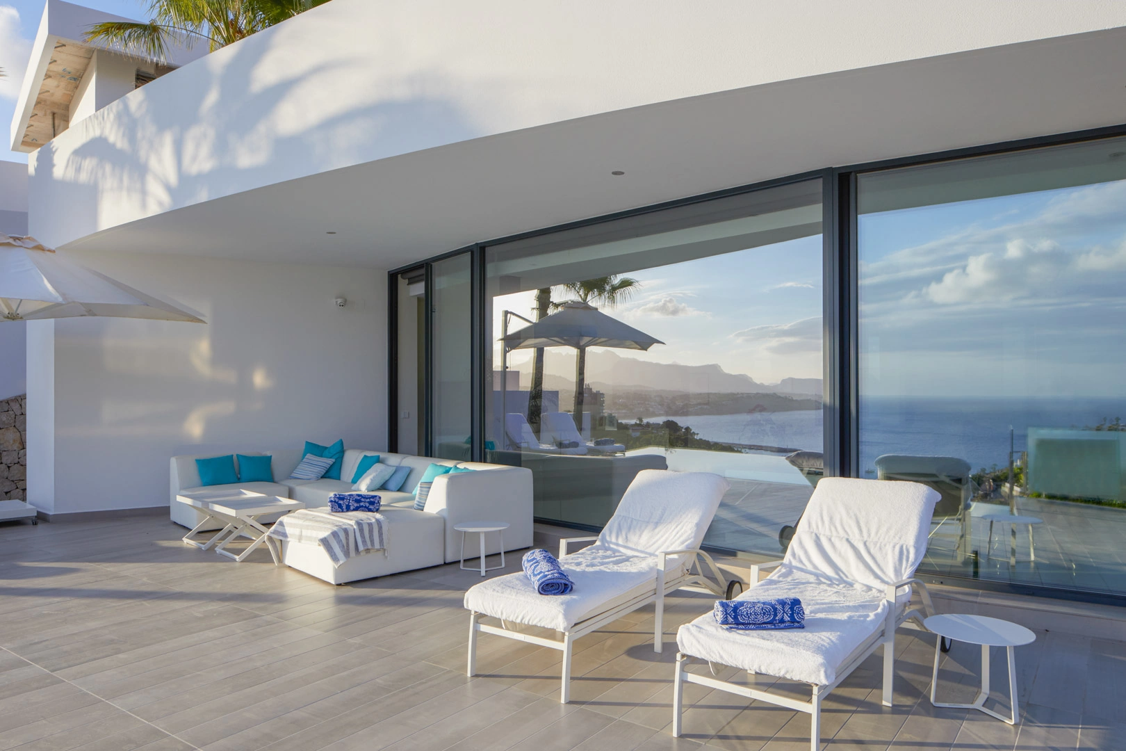 Designer-Villa mit Panoramablick auf das Meer zum Verkauf in El Portet, Moraira
