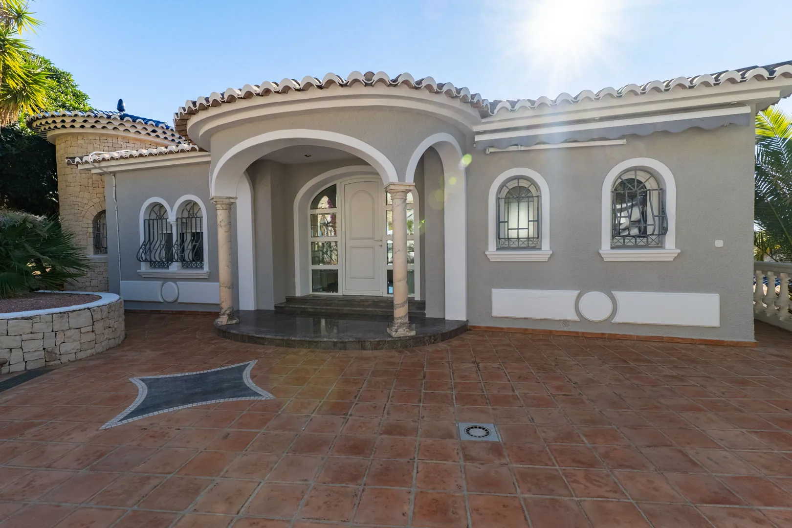 Mediterrane Villa mit Panoramablick auf das Meer zum Verkauf in Benissa.