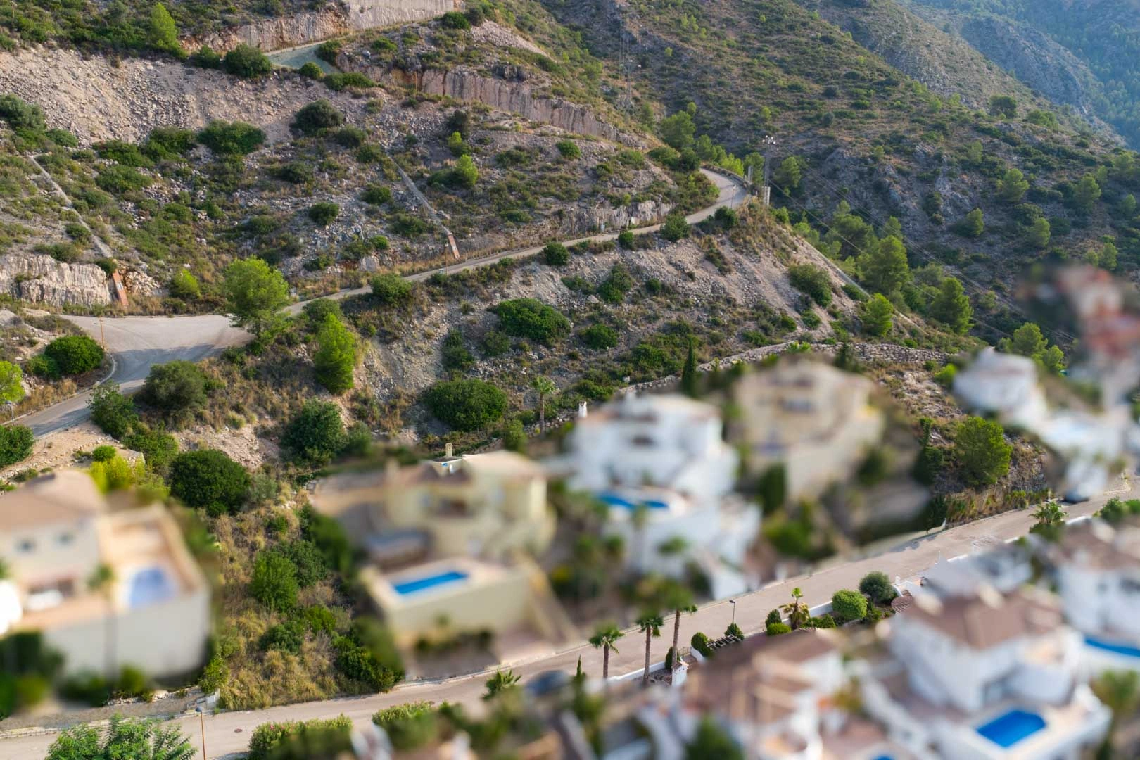 Urban plot with open views of the Jalón Valley.