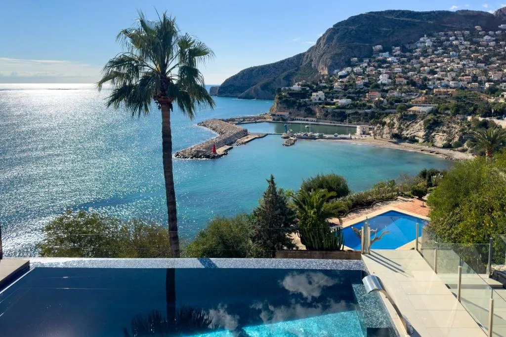 AR56121 - Villa de lujo en venta en Calpe en primera linea de mar