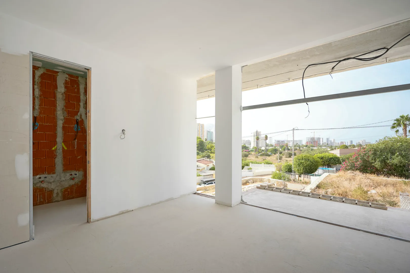 Moderna villa de obra nueva a 500 m de la playa, en venta en Calpe