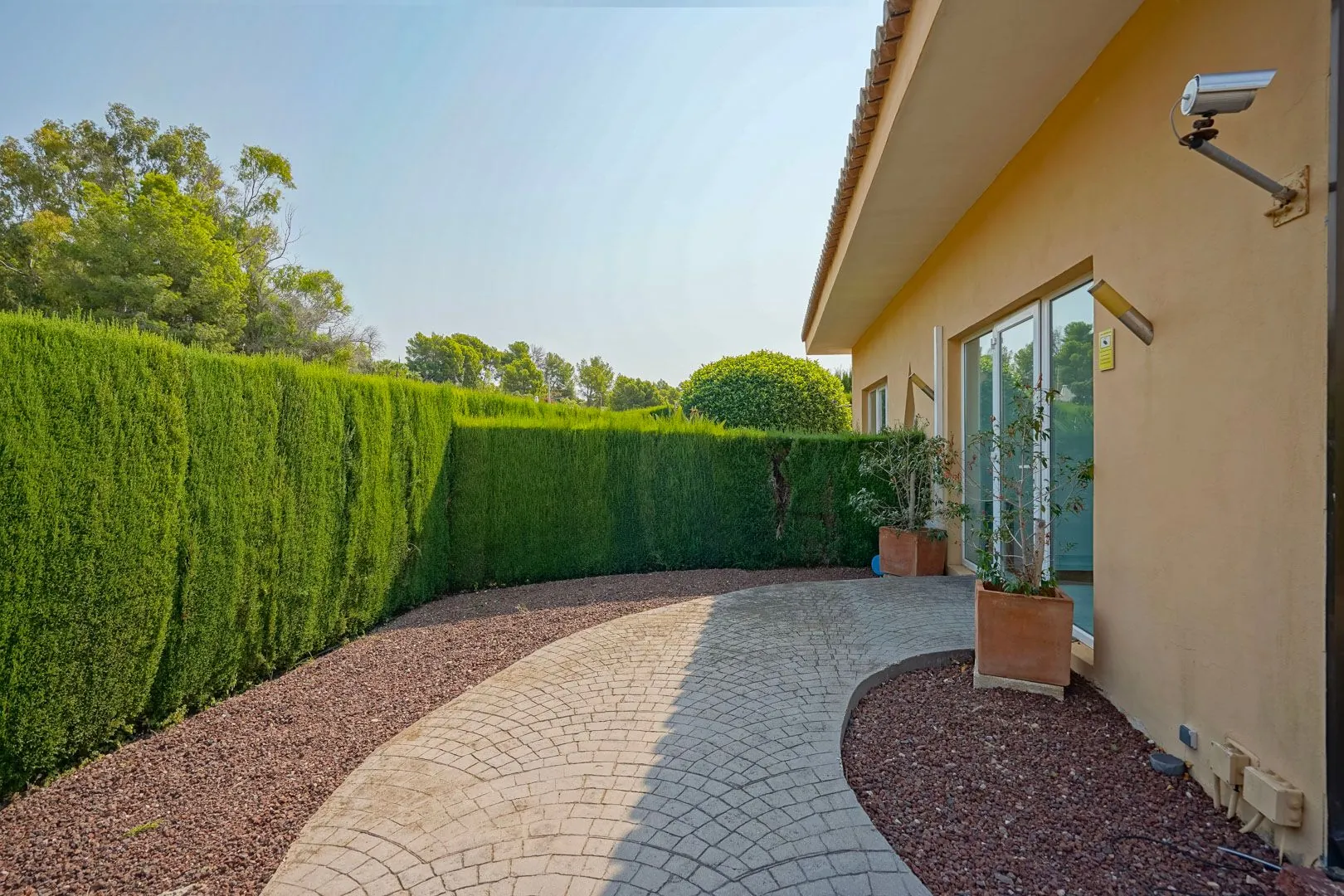 Local Comercial Multifuncional en Venta en una Ubicación Estratégica en Jávea