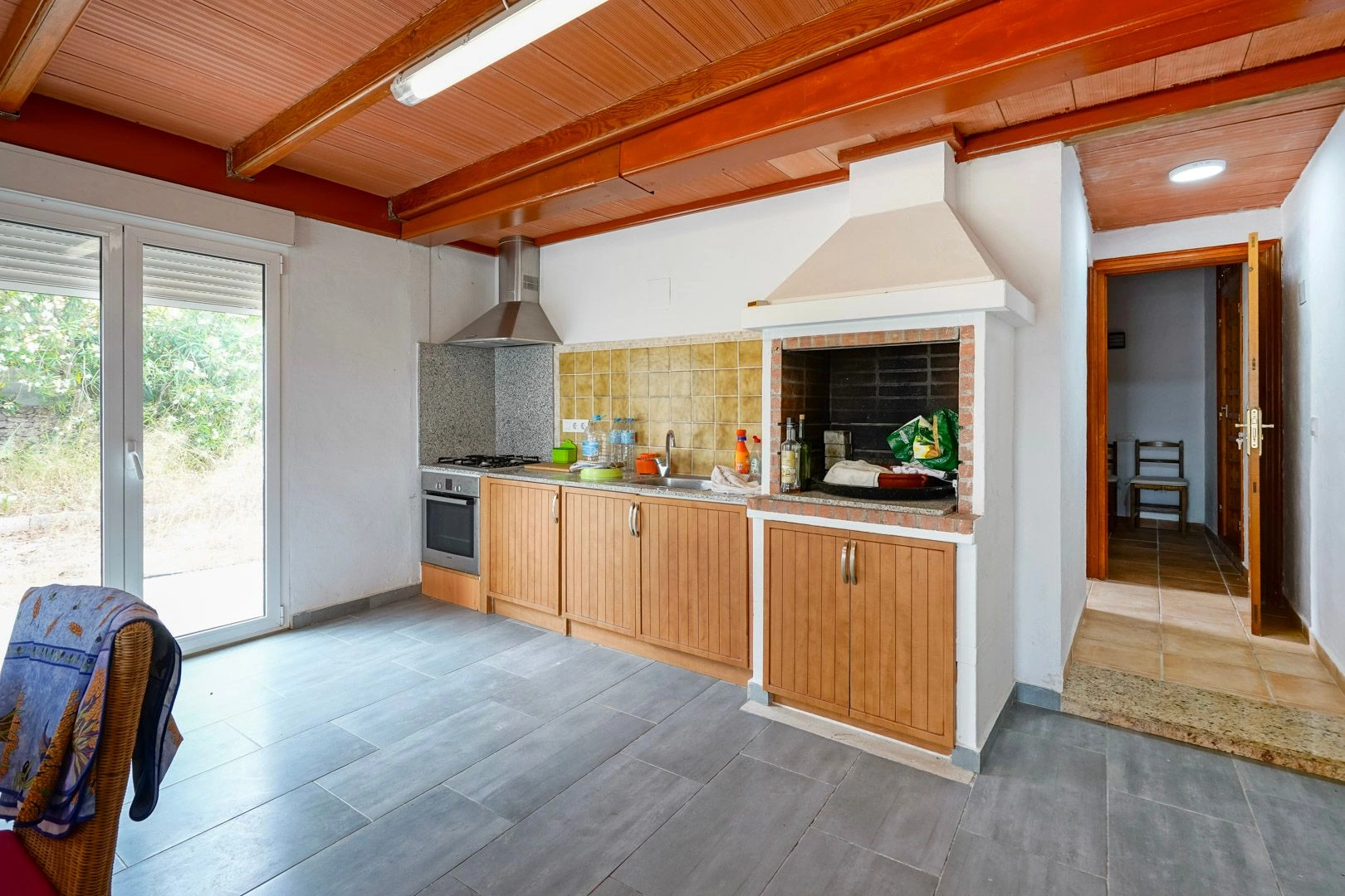 Parcela di 2600 m2 con casa in vendita a pochi passi dalla spiaggia di sabbia a Jávea.