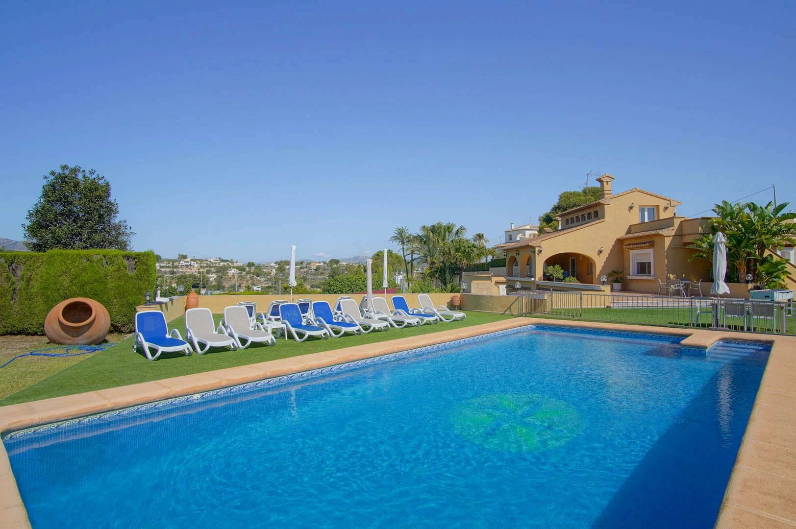 Villa con 3 casas de invitados en venta en Benissa