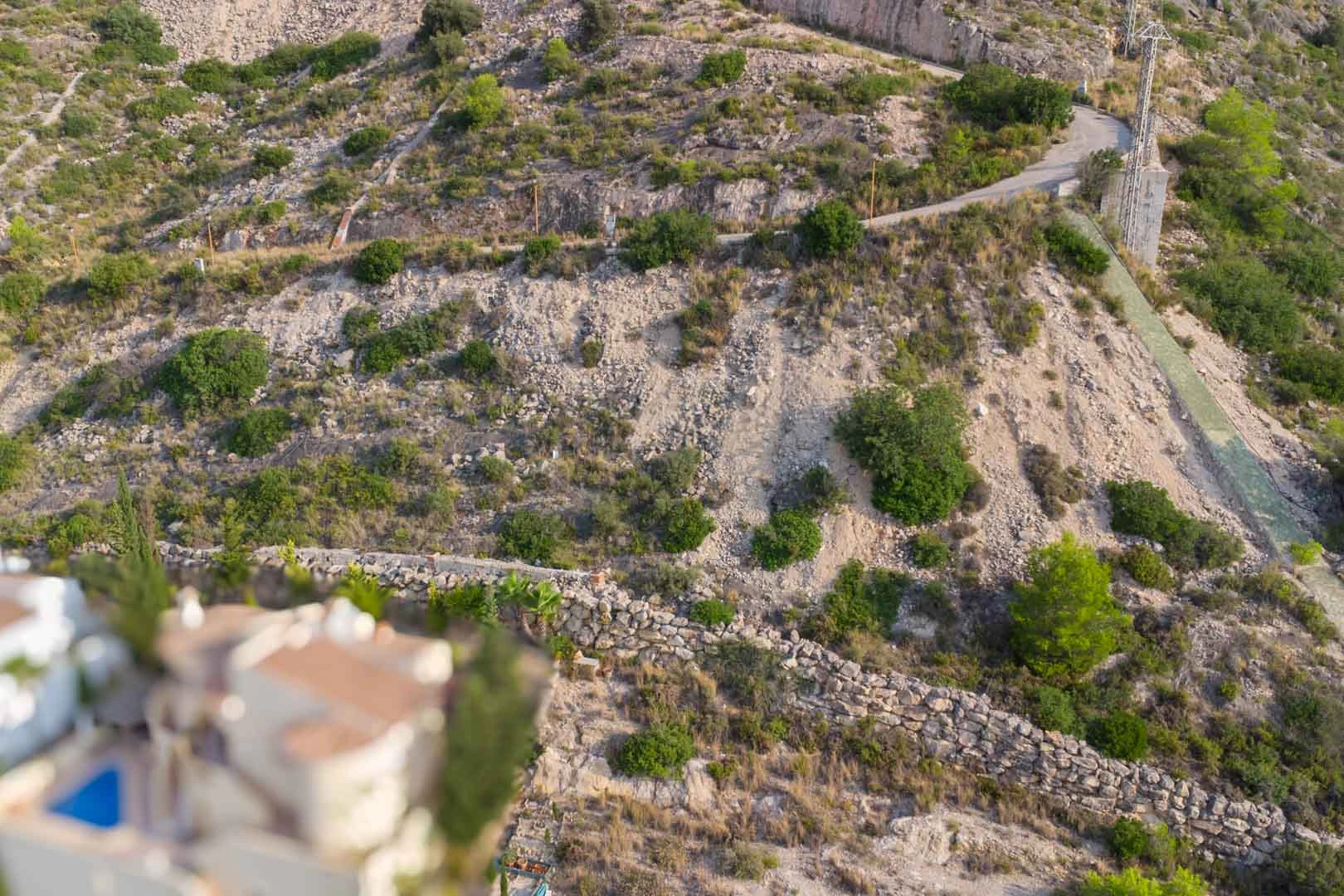 Urban plot with open views of the Jalón Valley.