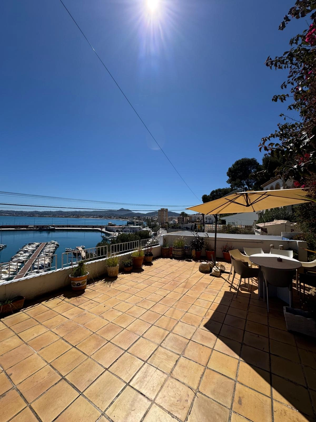 Se vende casa independiente en el puerto de Javea