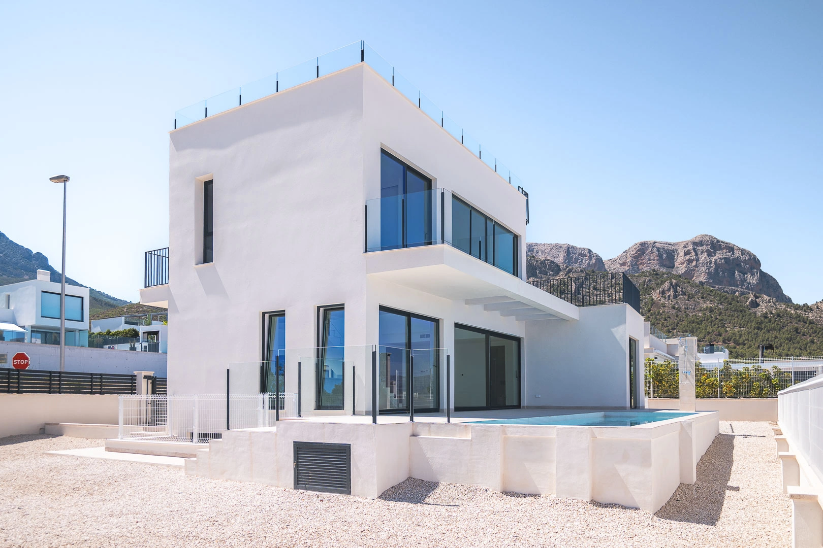 AR55002 - Villa moderna con vista sul mare e sulle montagne in vendita a Polop.