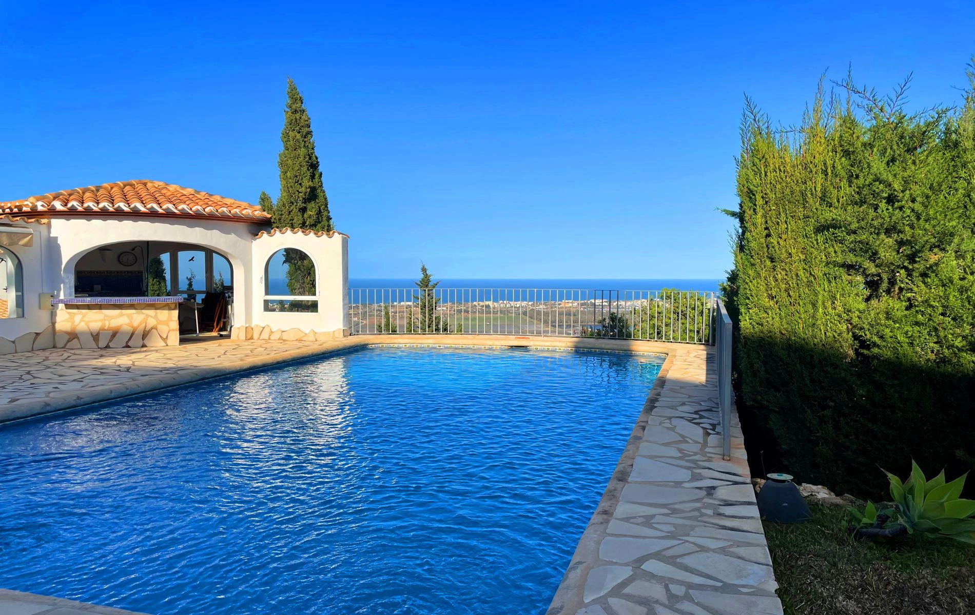 Villa de 4 dormitorios en venta en Montepego con vistas al mar