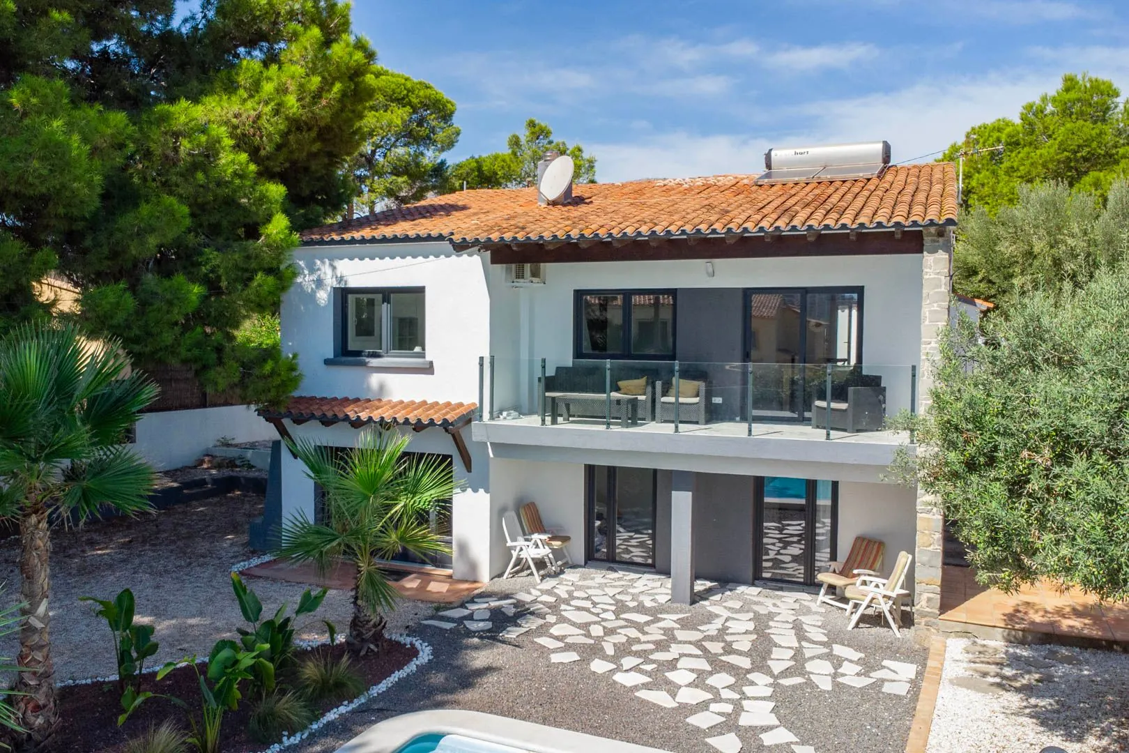 Villa reformada de 5 dormitorios en venta a 500m de la playa y centro de Calpe