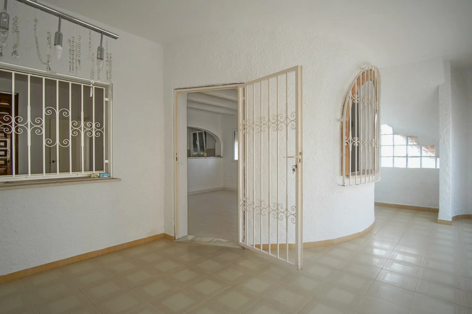 Piso bajo a la venta en Denia, muy cerca al centro, Las Rotas y puerto deportivo