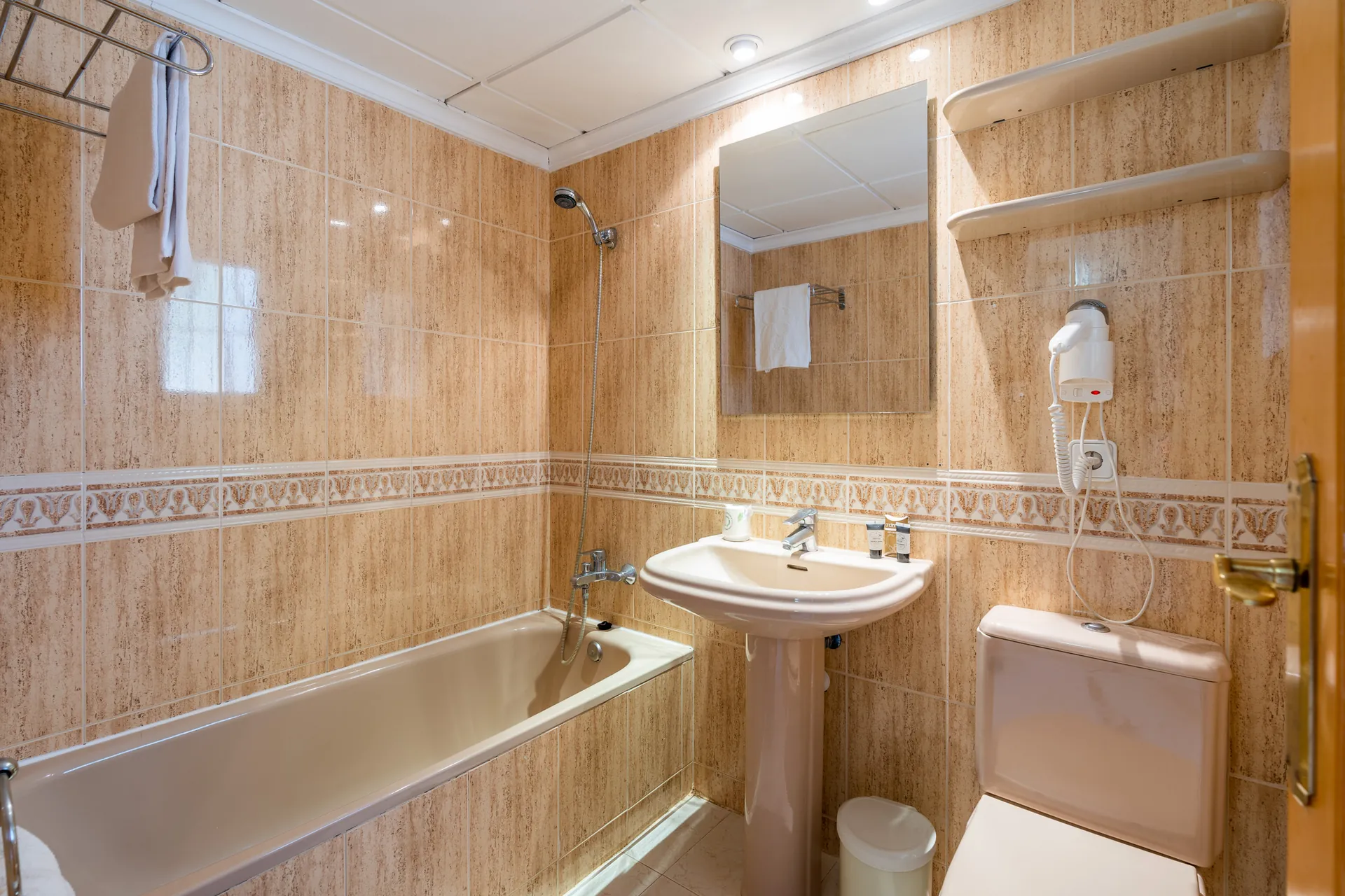 Bungalow en venta en Calpe en zona residencial con vistas al mar y Peñon de Ifach