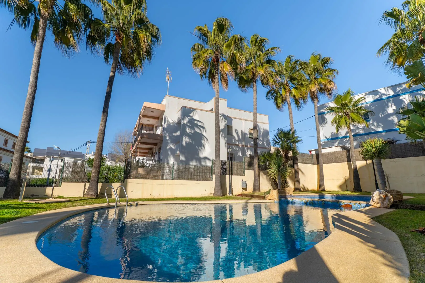 Exclusive triplex just a step away from Arenal: comfort, lifestyle, and unbeatable location.