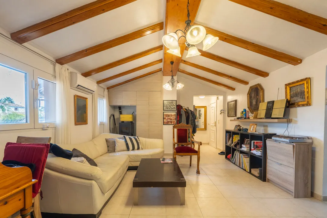 Chalet con consultorio médico en venta en Jávea.
