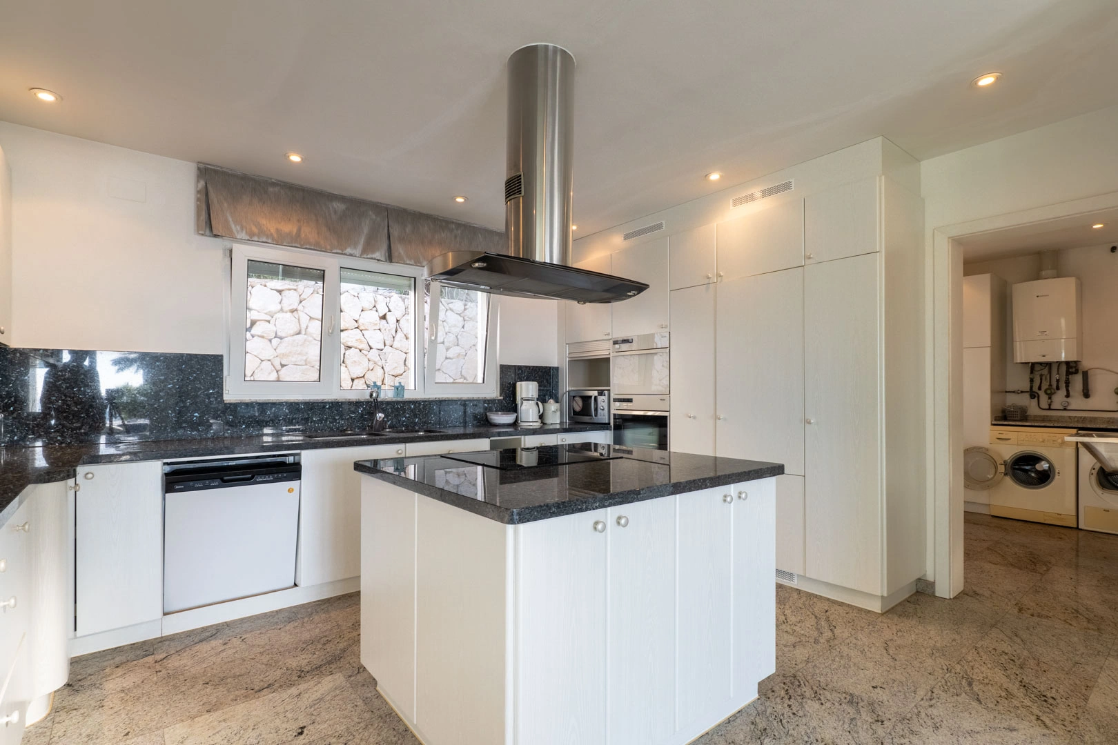 Villa moderna con espectaculares vistas al mar a la venta en moraira