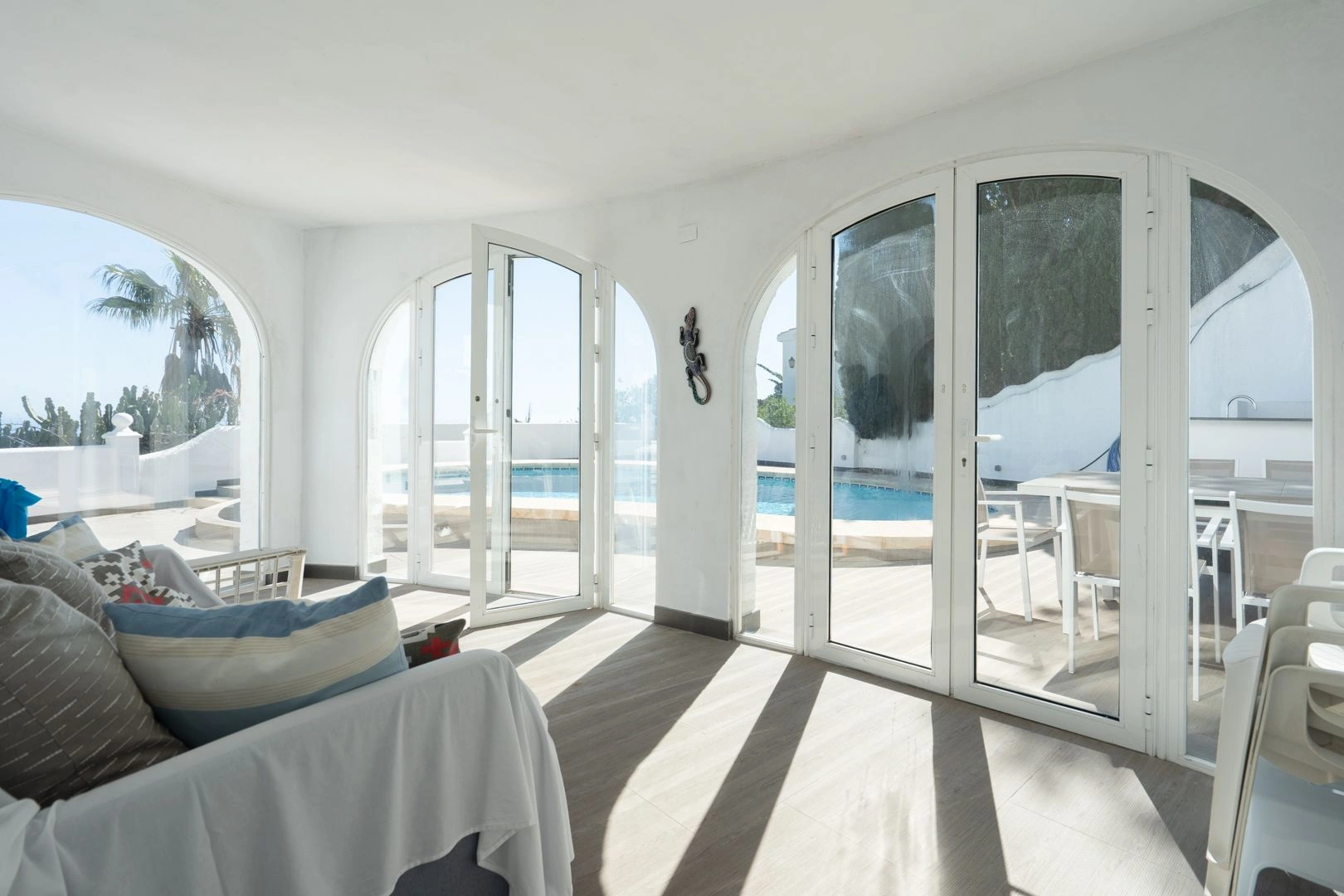 Villa tradizionale esclusiva con spettacolari viste sul mare a Cumbre del Sol