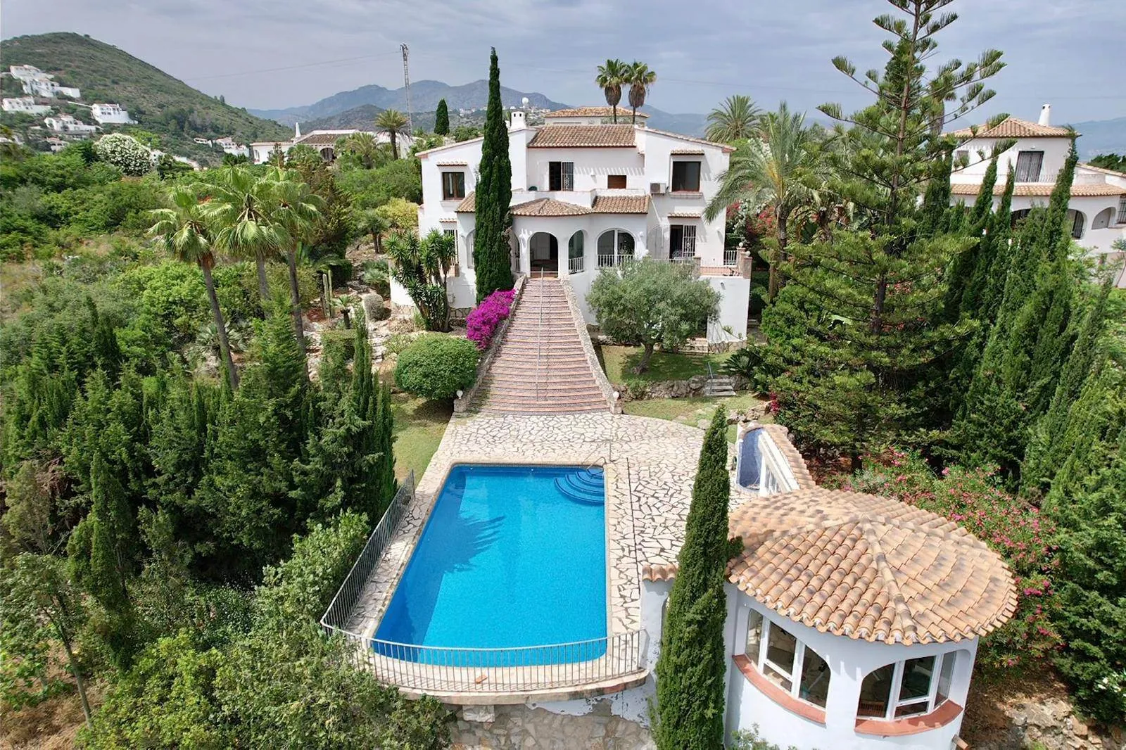 Villa de 4 dormitorios en venta en Montepego con vistas al mar