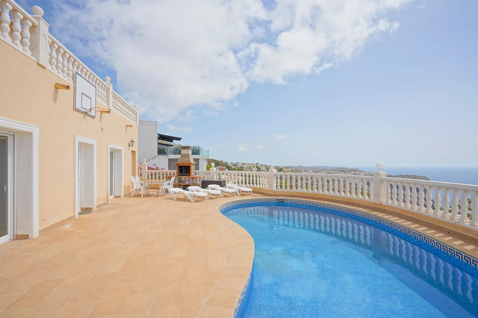 Villa mit herrlichem Meerblick zum Verkauf in Cumbre del Sol
