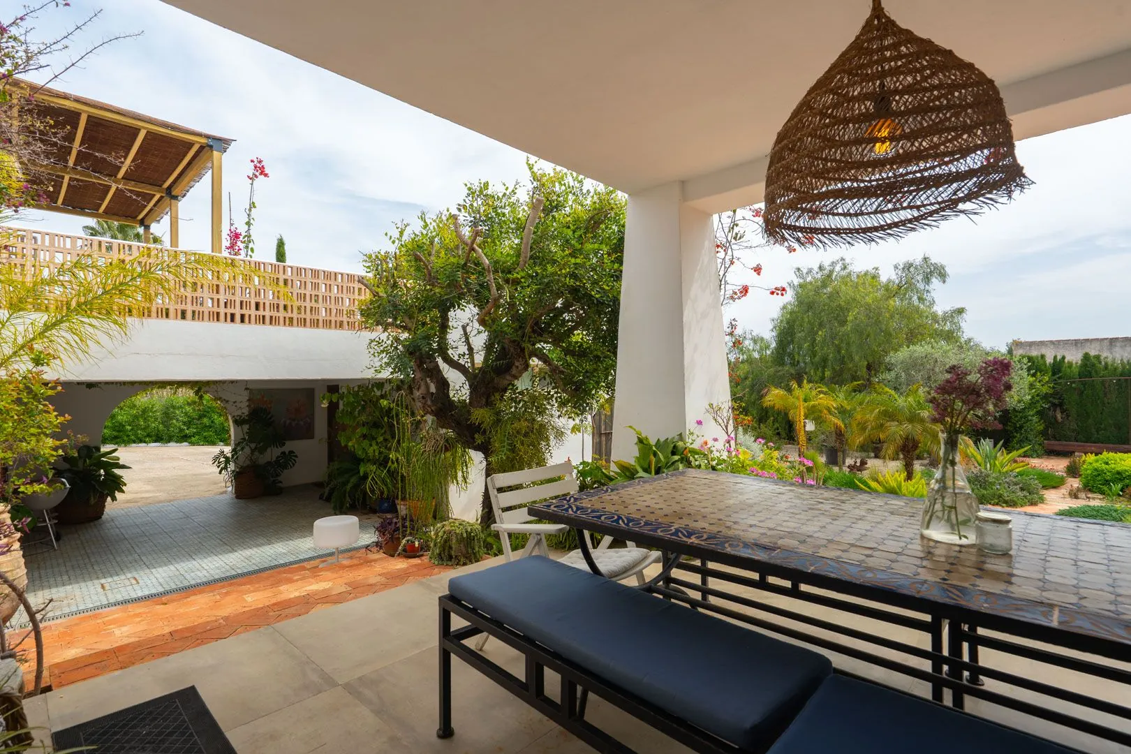 Charmante villa au pied du Montgó avec piscine et maison d'invités.