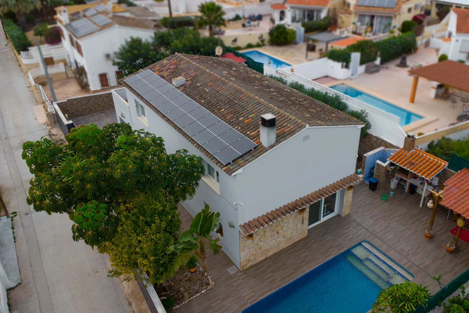Villa luminosa con piscina privada y orientación sur a pasos del mar en Carrio