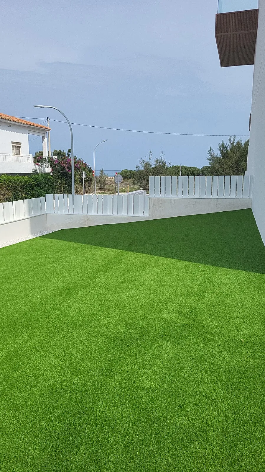 Espectacular planta baja frente al mar con jardín privado