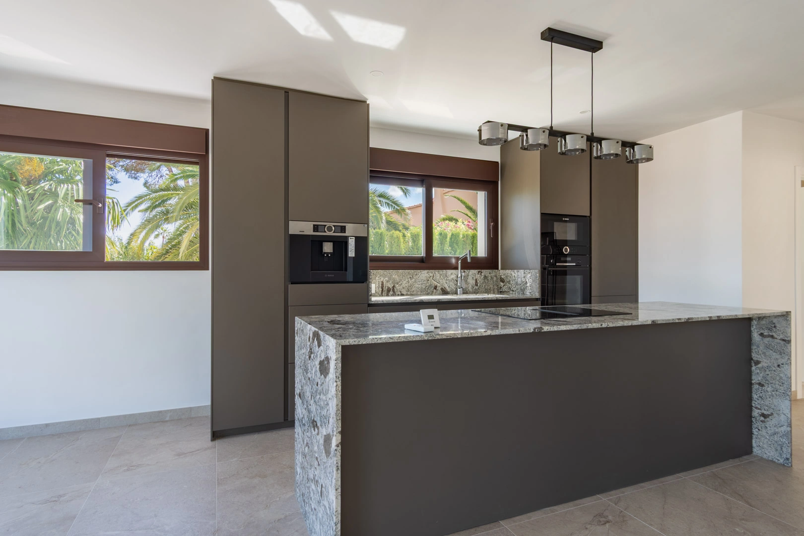 Villa moderna con vistas panorámicas al mar a la venta en Denia
