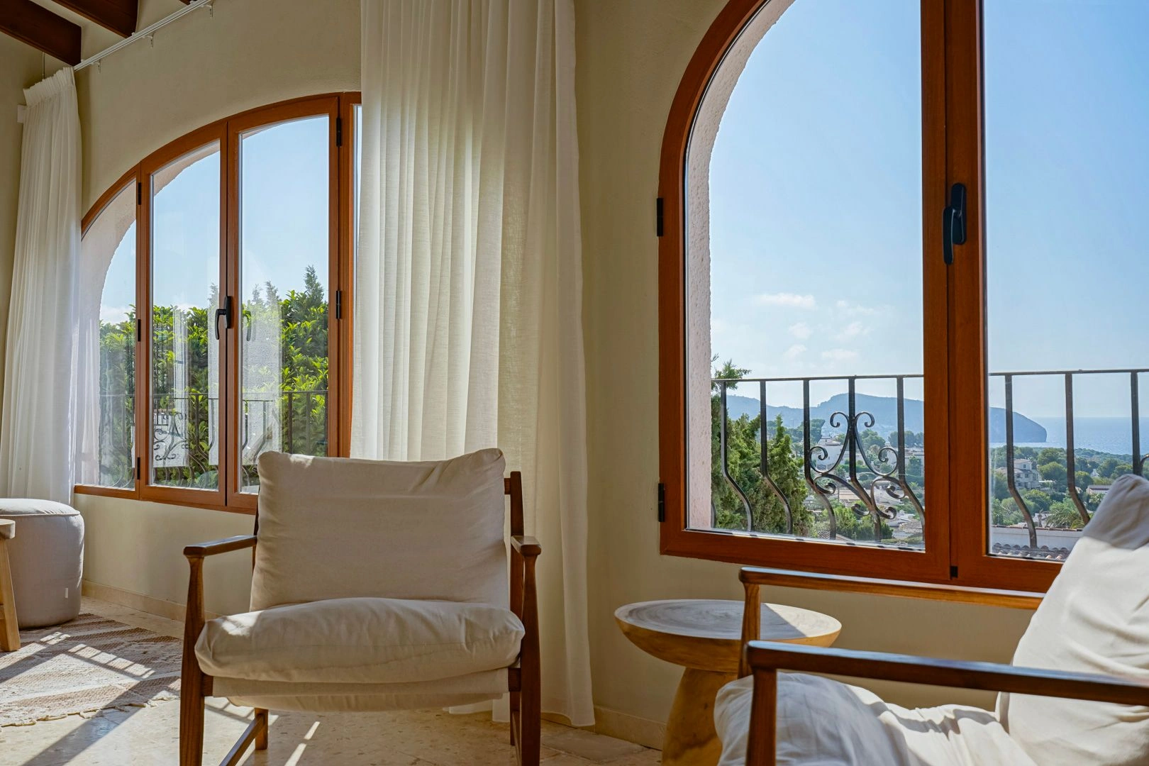 Exklusive renovierte mediterrane Villa mit 4 Schlafzimmern und Meerblick zum Verkauf in Moraira.
