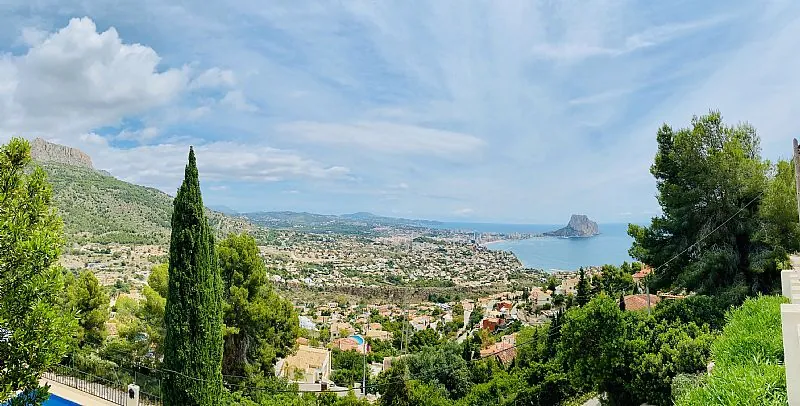 Hermosa villa espaciosa con vistas al mar en Calpe