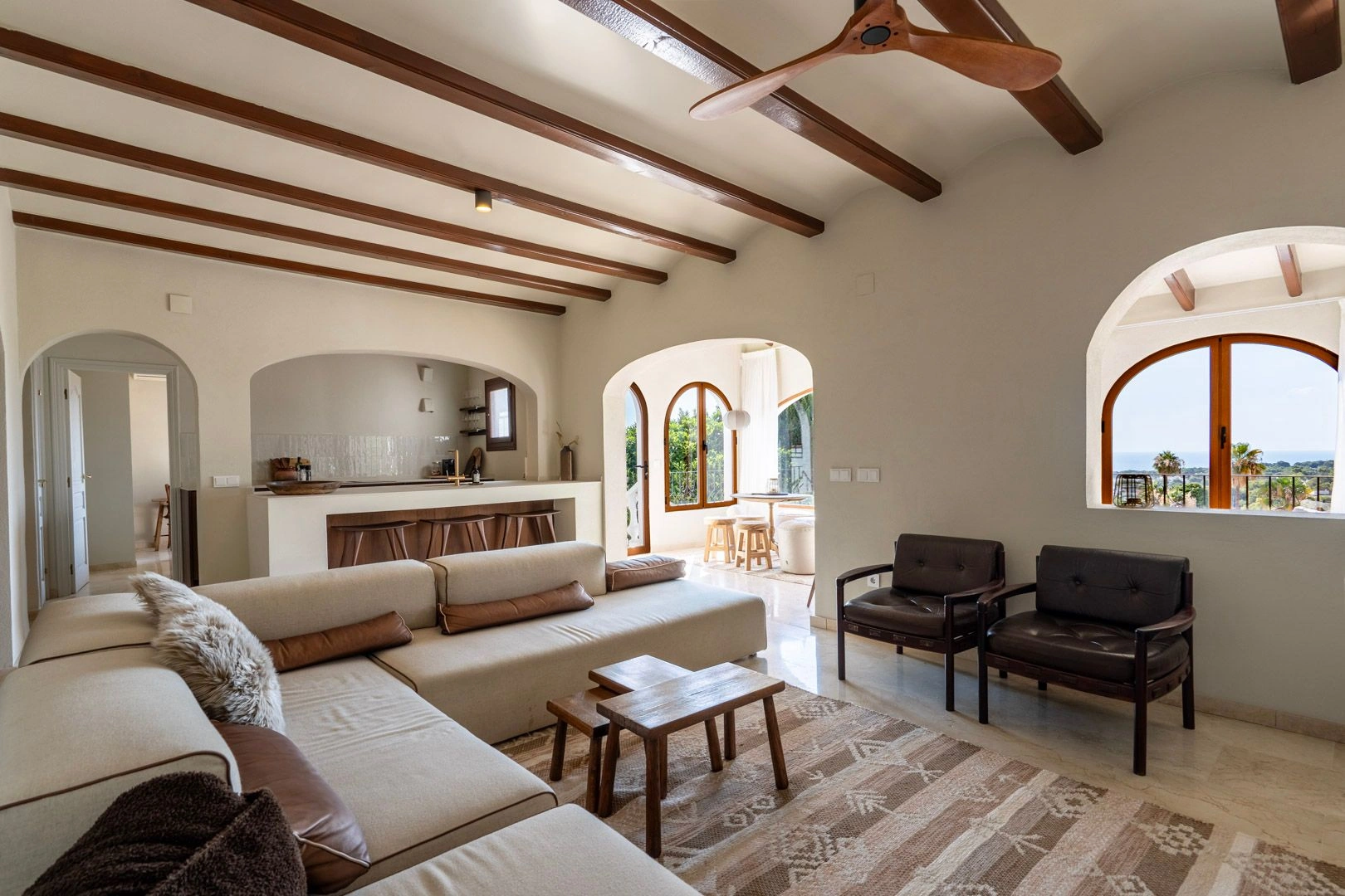Exklusive renovierte mediterrane Villa mit 4 Schlafzimmern und Meerblick zum Verkauf in Moraira.