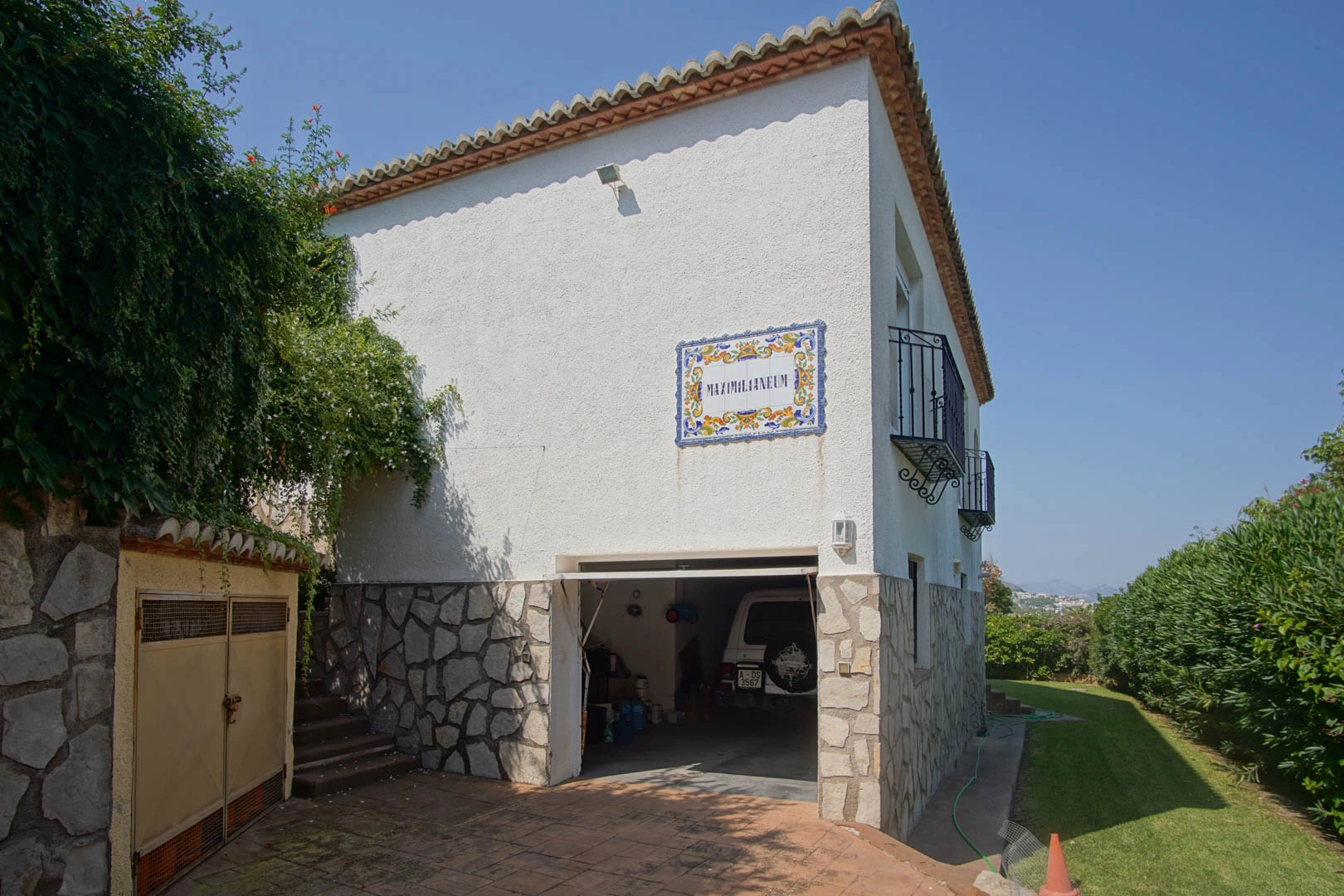 Villa con vistas panoramicas al mar a la venta en Denia.