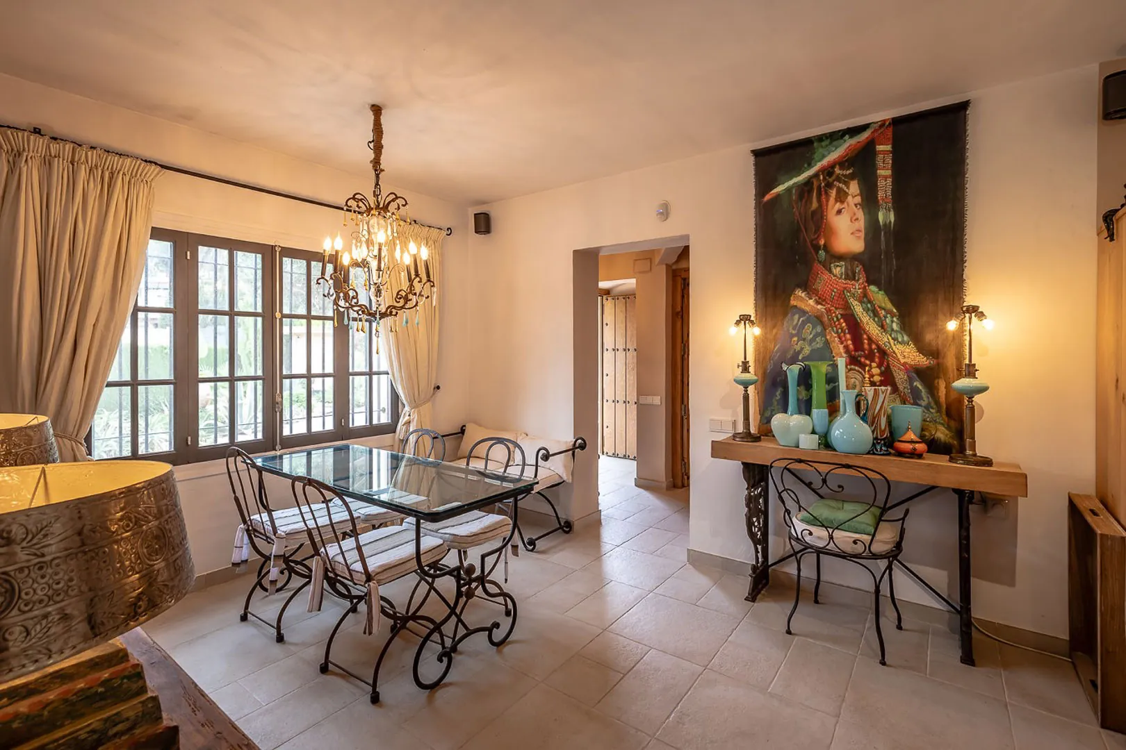Renovated single-storey villa with pool and garden.