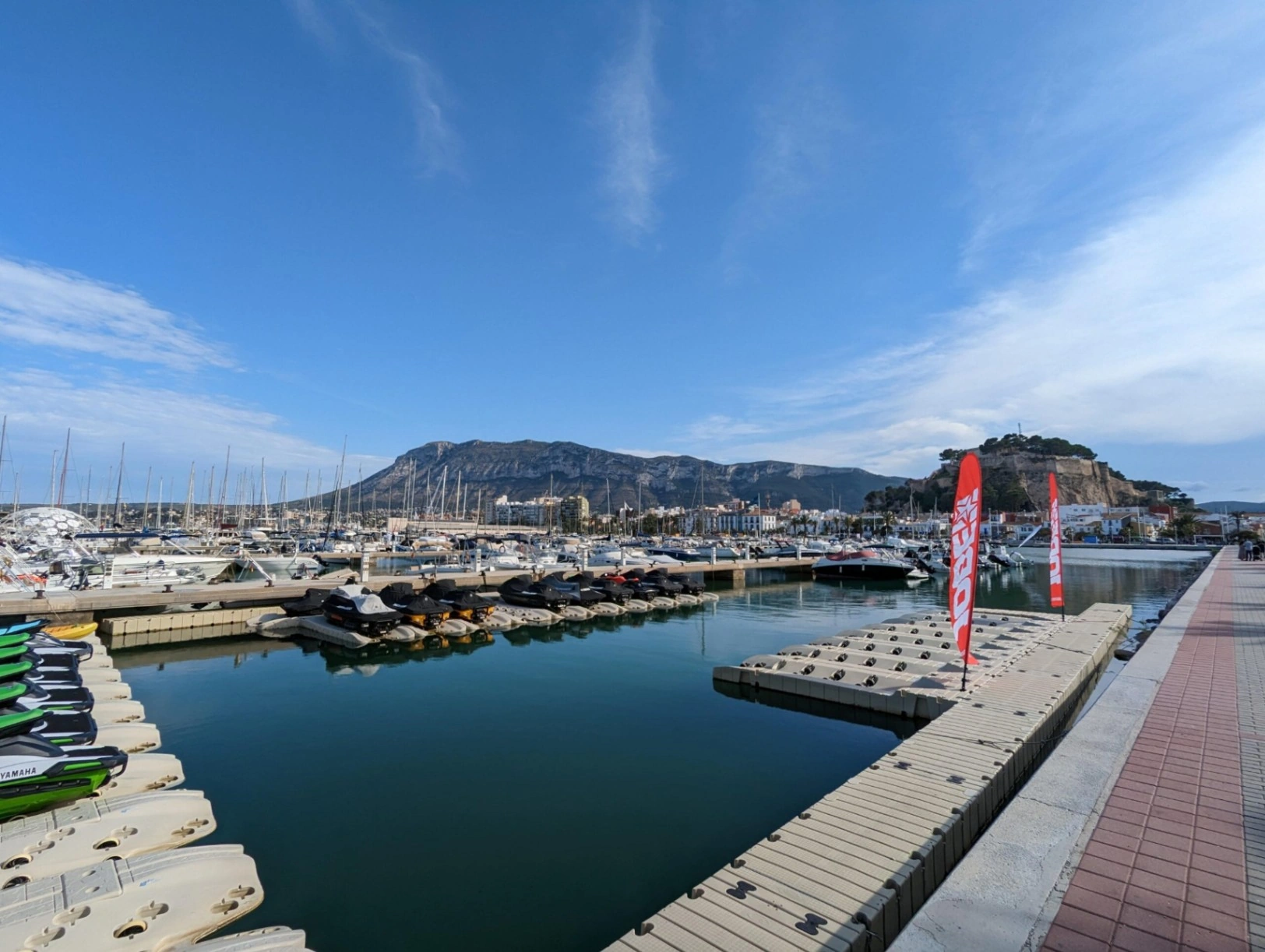 Villa tradicional con licencia para reformar en venta en Denia