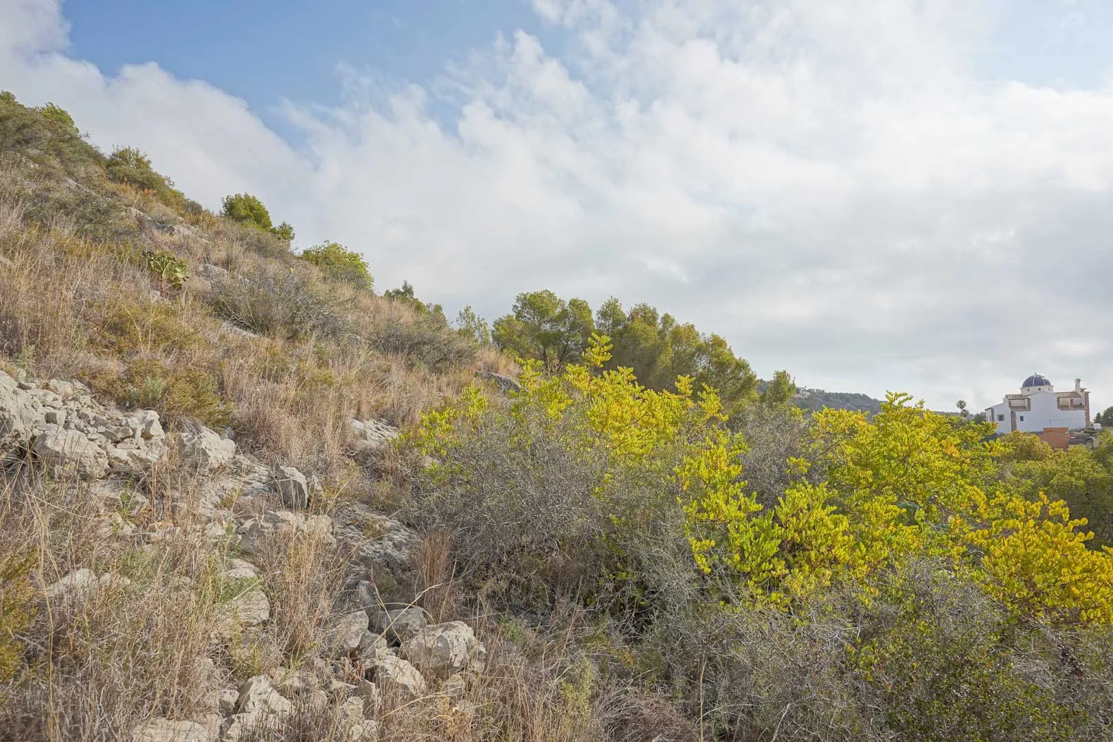 Parcela con vistas al mar cerca del centro de Jávea en venta.