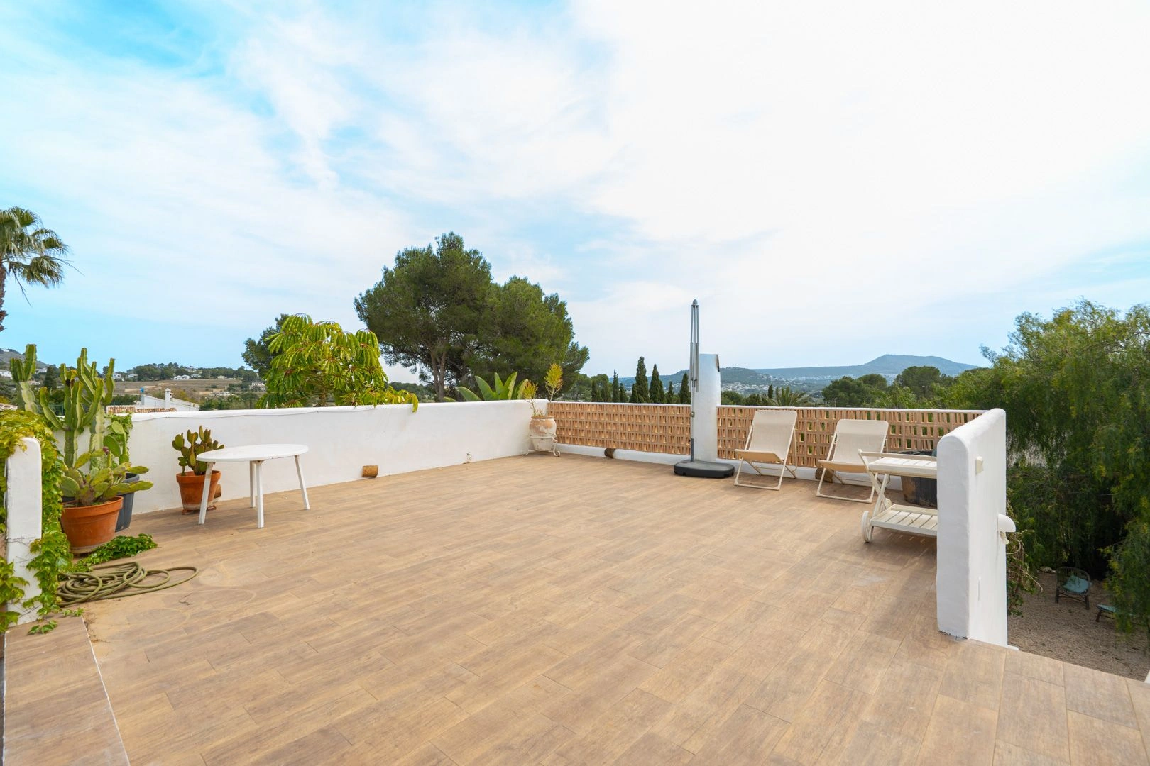 Charmante villa au pied du Montgó avec piscine et maison d'invités.
