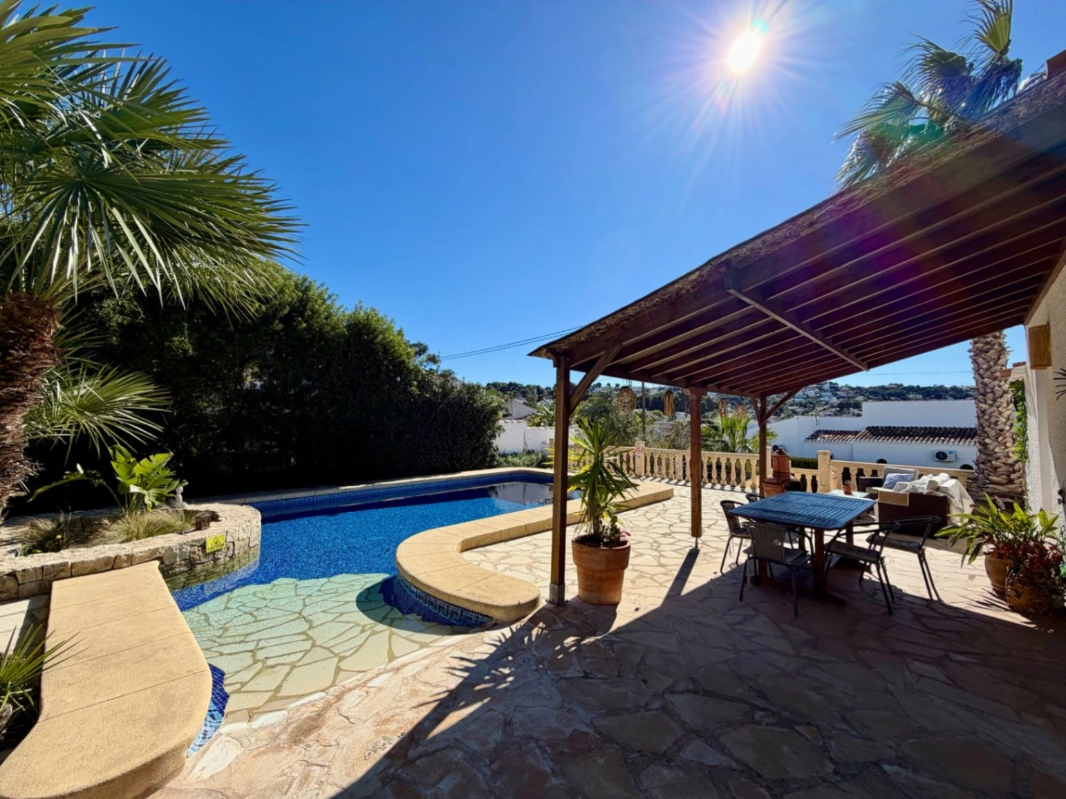Charmante villa à vendre avec jardin et piscine privée à Cap Martí, Jávea – Costa Blanca