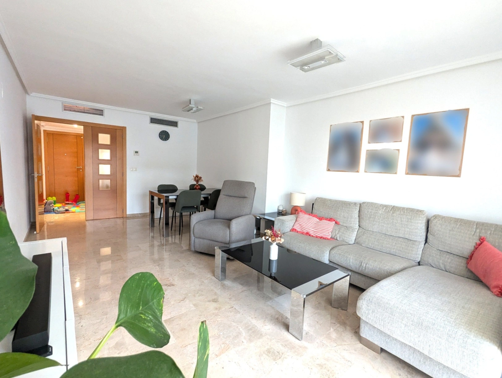 Appartamento di 3 camere da letto in vendita a Dénia. Ampiezza, luce e comodità nel pieno centro.