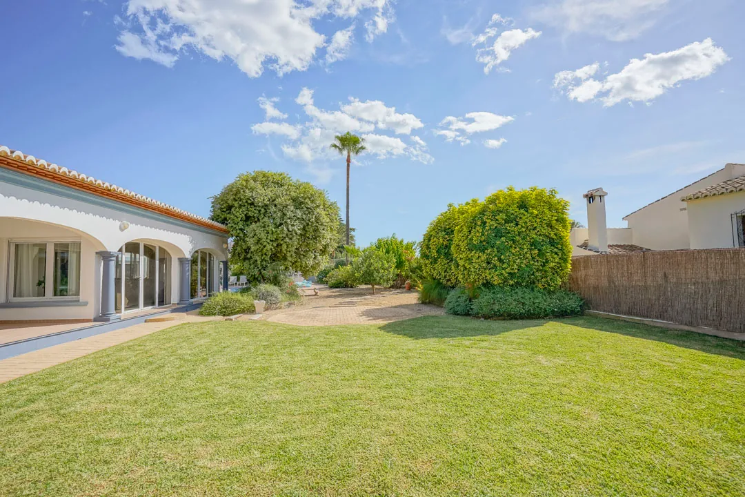 Preciosa villa de una sola planta en venta en el Montgo, Javea