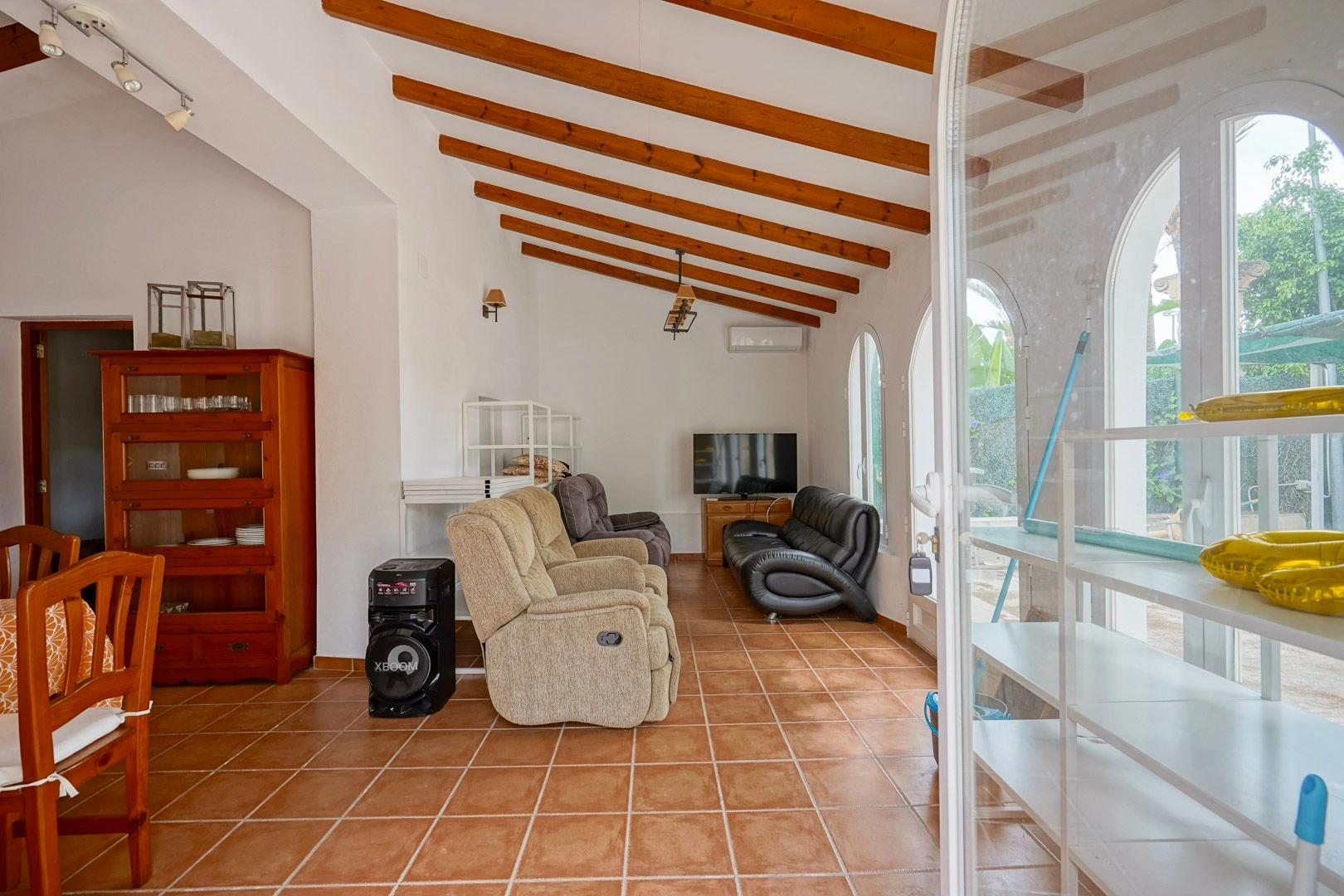 Parcela di 2600 m2 con casa in vendita a pochi passi dalla spiaggia di sabbia a Jávea.