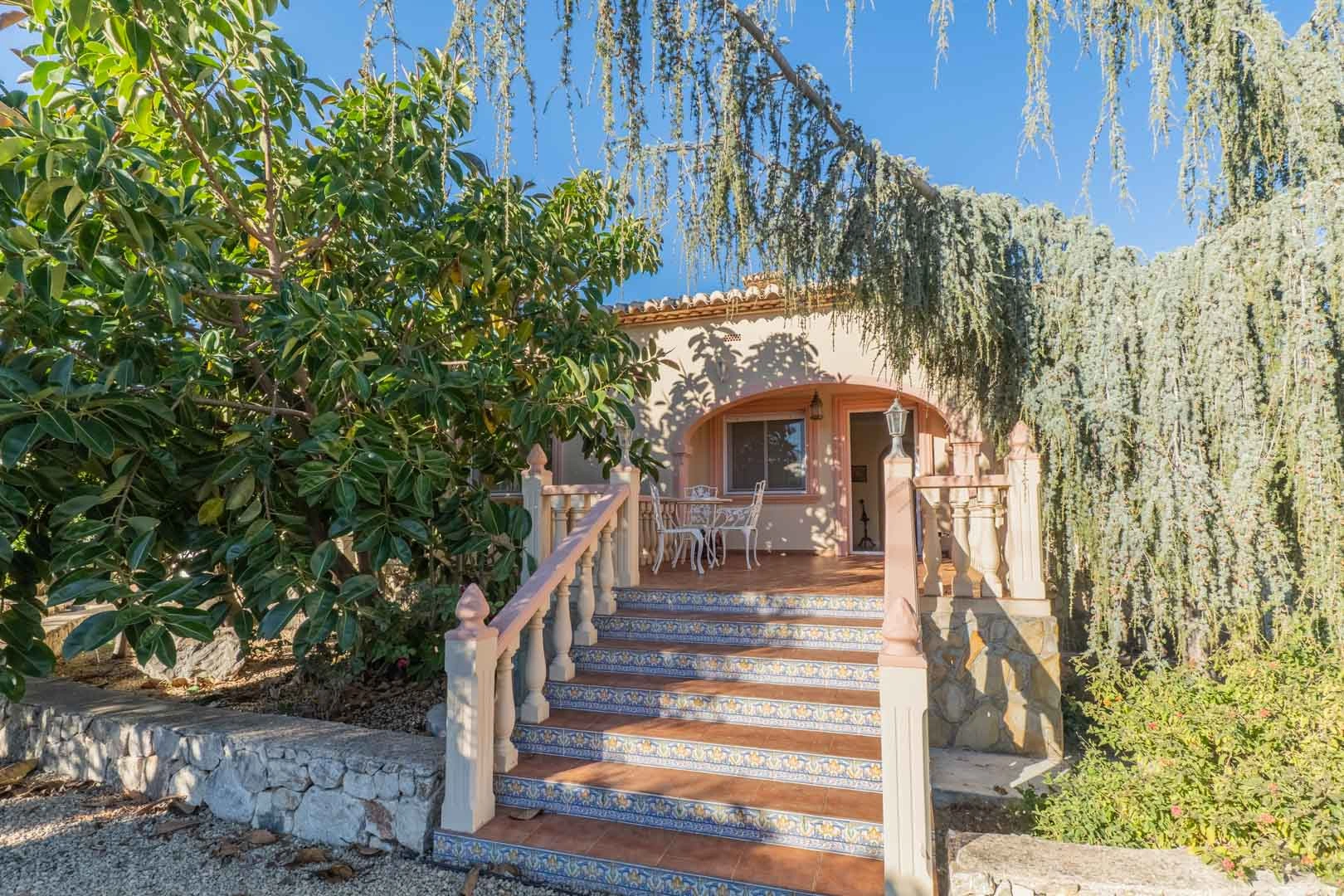 Villa de estilo mediterráneo a la venta en Jalón