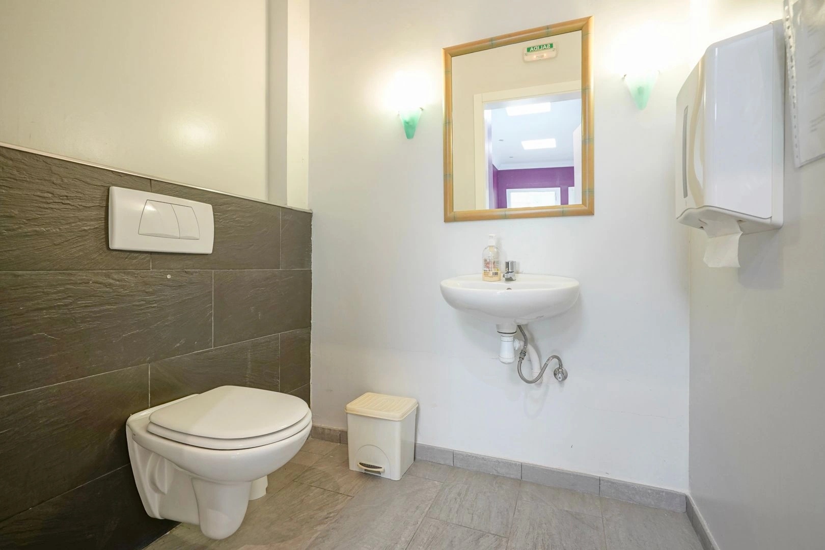 Local Comercial Multifuncional en Venta en una Ubicación Estratégica en Jávea