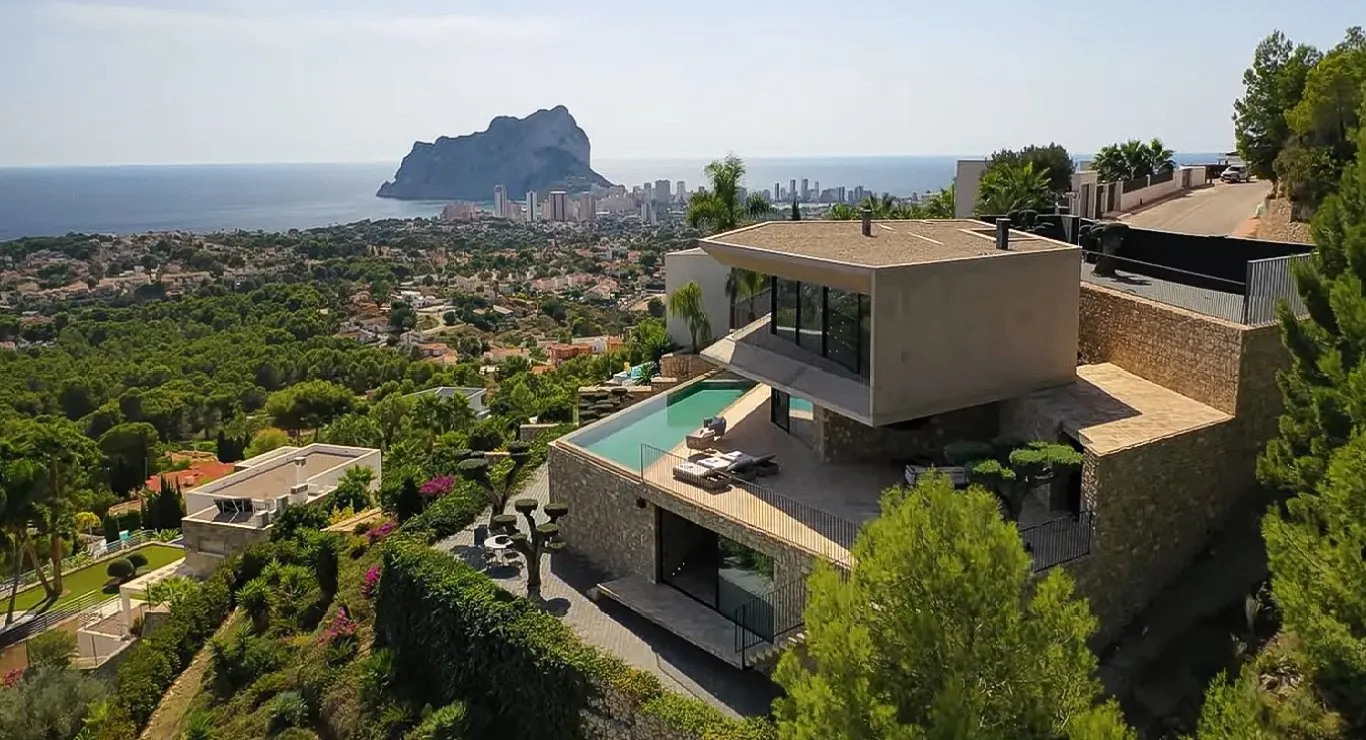 Preciosa villa única con vistas al mar en venta en Benissa