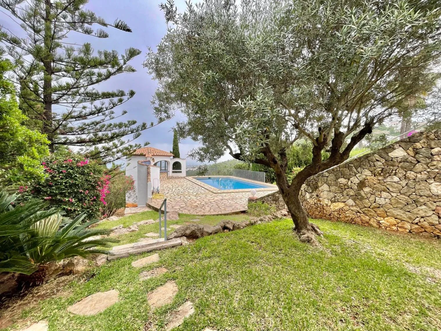 Villa de 4 dormitorios en venta en Montepego con vistas al mar