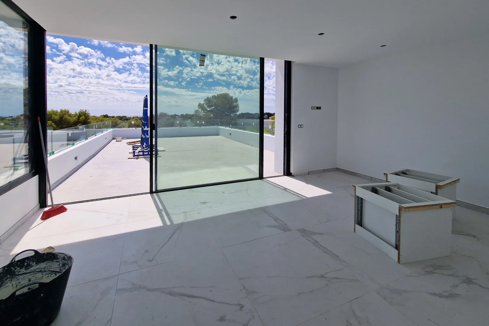 Villa moderna con vistas al mar a la venta en Moraira.
