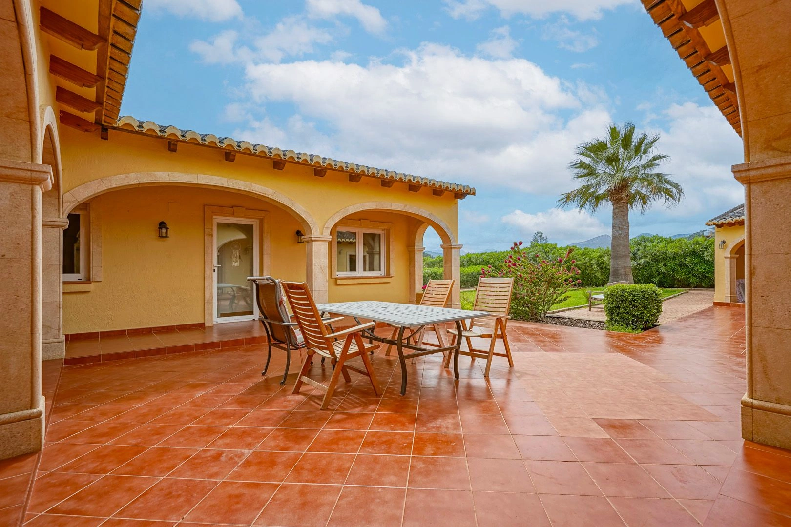 villa en gran parcela en venta en Gata de Gorgos