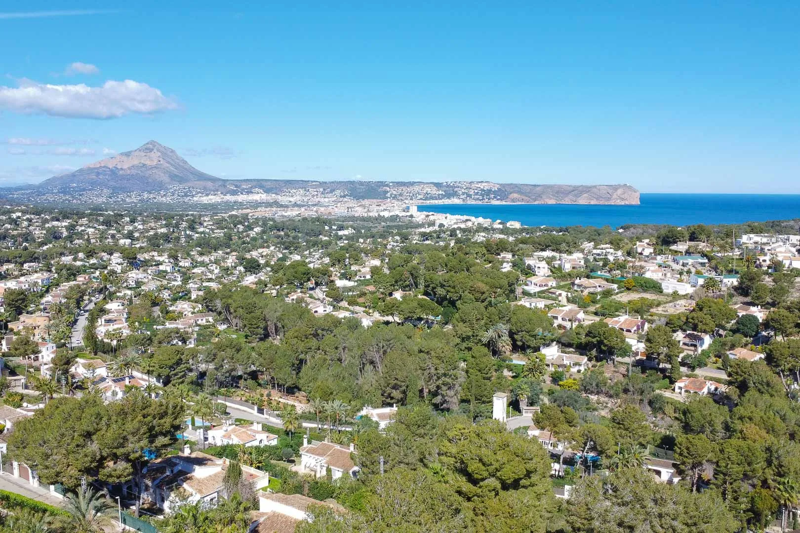 Superbe villa de style rustique avec vue sur la mer et le Montgo.