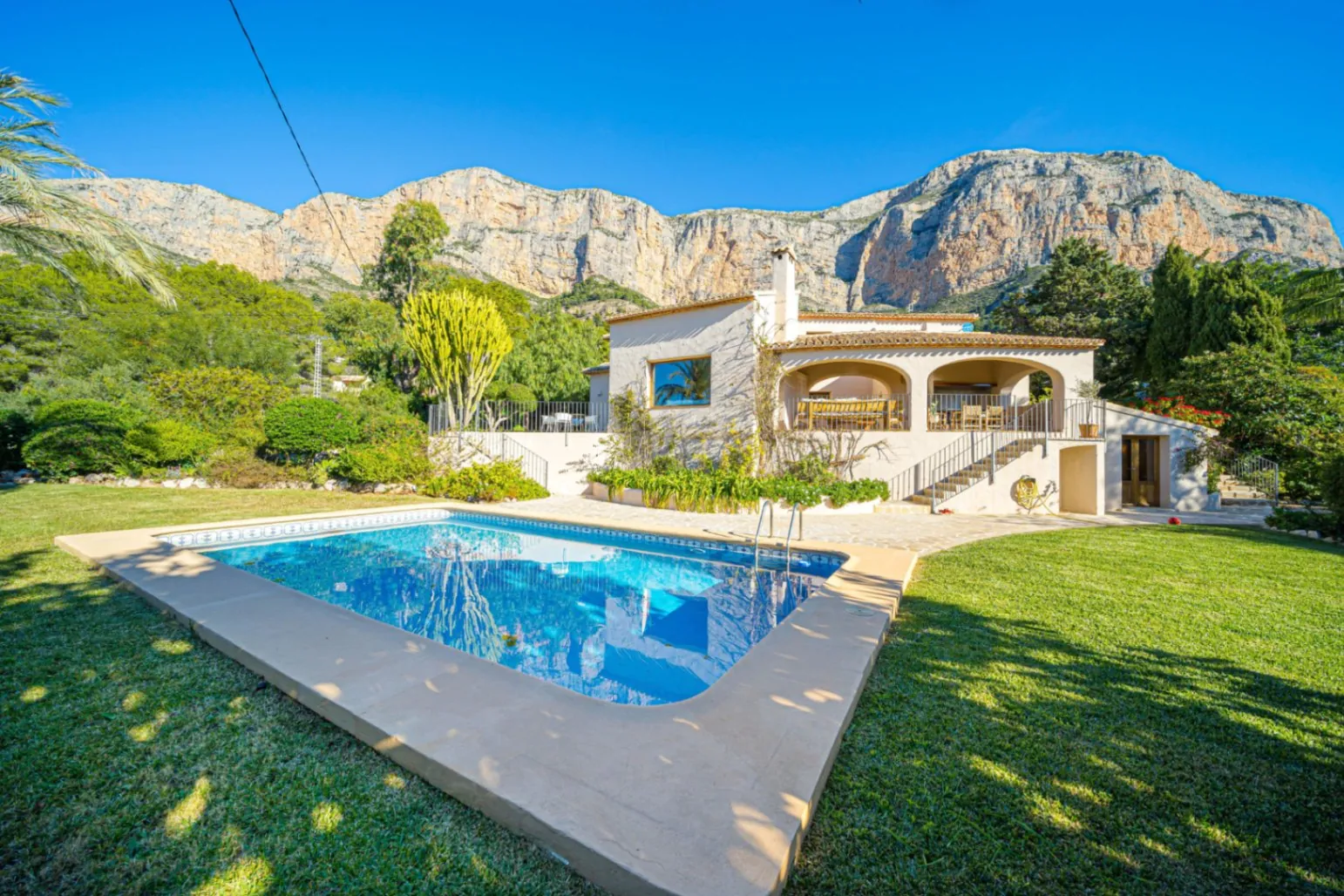 AR70022 - Prachtige gerenoveerde villa met 5 slaapkamers te koop in Montgo, Javea