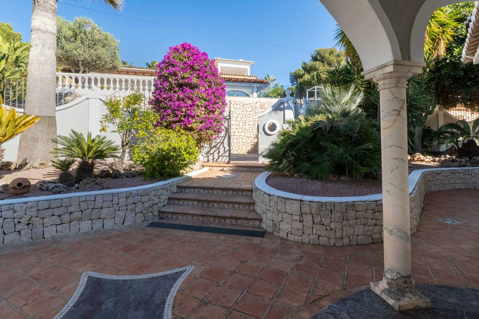 Mediterrane Villa mit Panoramablick auf das Meer zum Verkauf in Benissa.