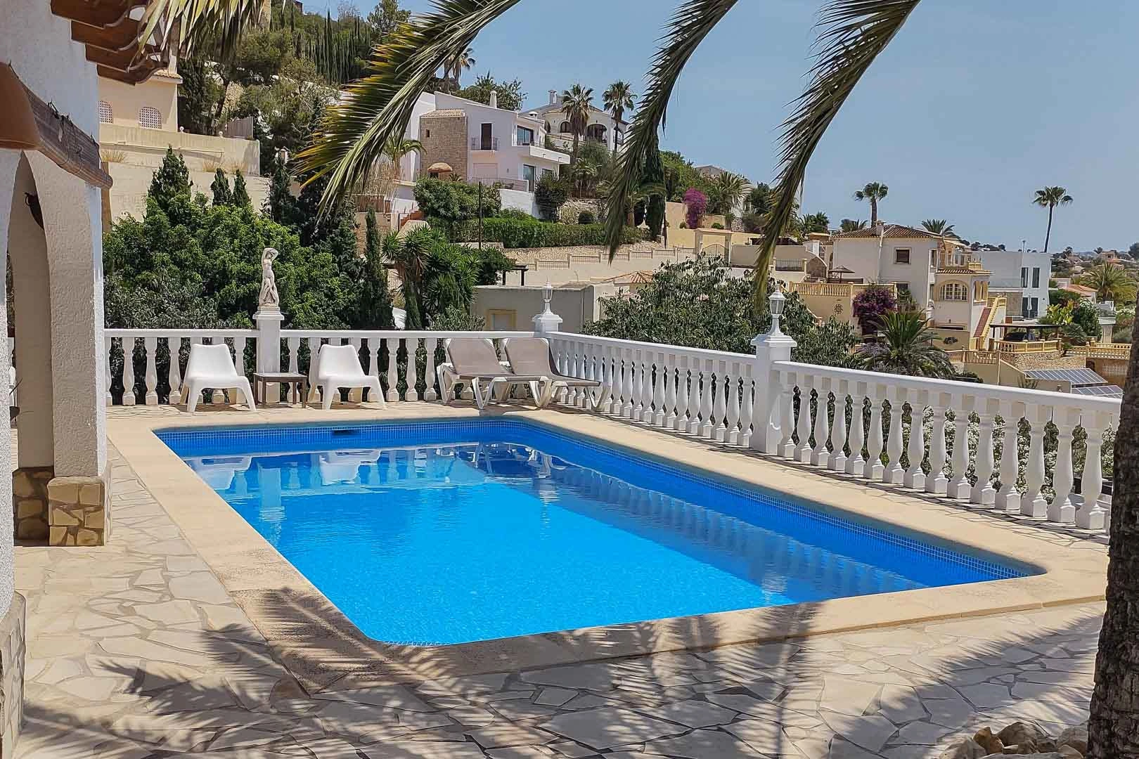 Villa mediterranea con vista mare in vendita a Benissa.